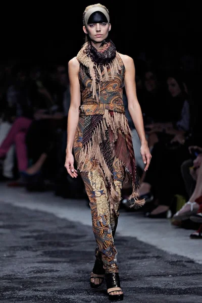 Look 35
